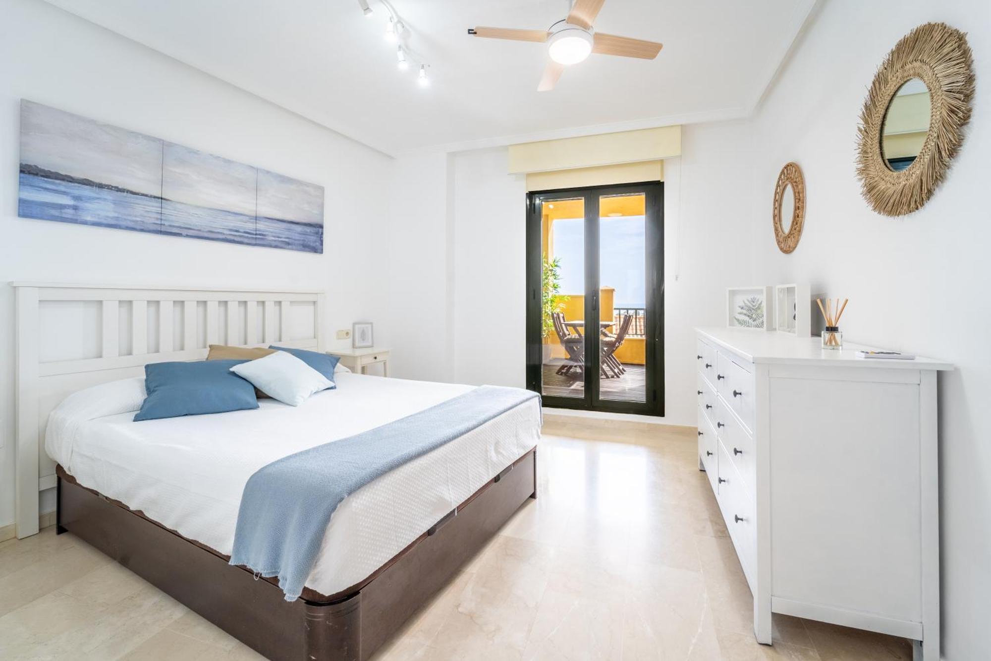 Fabulous Golf Front Apartment With Pool And Seaview เบนัลมาเดนา ภายนอก รูปภาพ