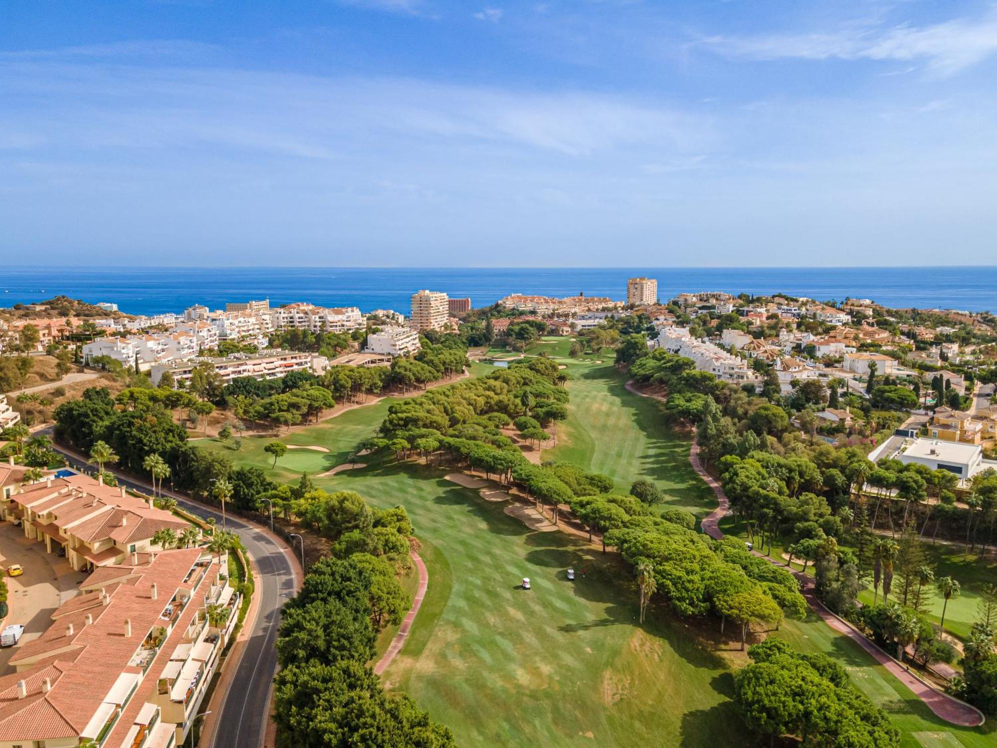 Fabulous Golf Front Apartment With Pool And Seaview เบนัลมาเดนา ภายนอก รูปภาพ